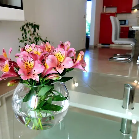 Parun Apartment *